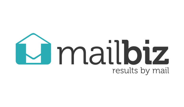 Logo Mailbiz, escrito "resultados por email", em inglês