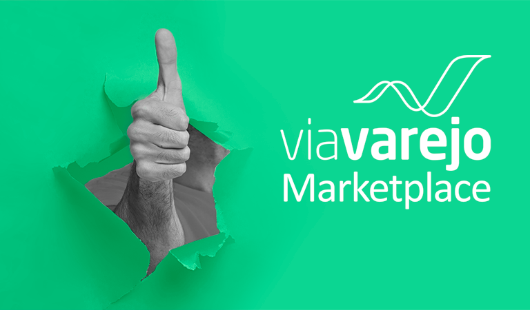 Um mão atravessando o fundo da imagem, fazendo um sinal de positivo; ao lado, o logotipo da Via Varejo Marketplace