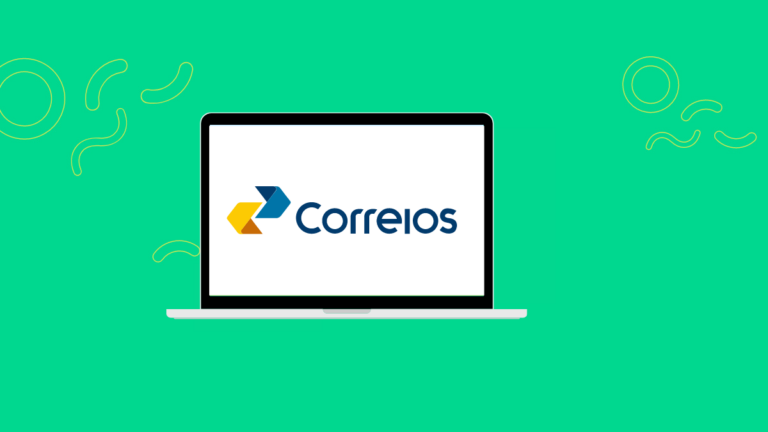 Em um fundo cor verde do Bling, notebook com a tela aberta exibindo o logotipo dos Correios